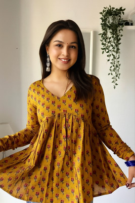 Vastrakaya Women Floral Print Flared Kurta(Yellow)