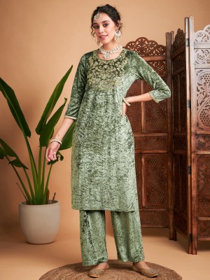 Shae by SASSAFRAS Women Embroidered Straight Kurta(Dark Green)