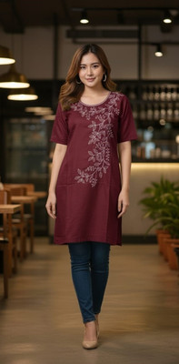 sofiacollection Women Embroidered Straight Kurta(Maroon)