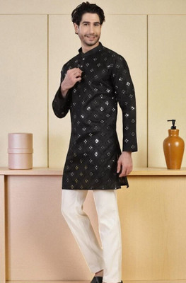 Vastra Men Embroidered Straight Kurta(Black)