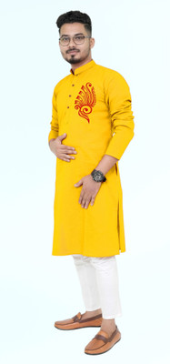 Vastra Trends Men Self Design Straight Kurta(Yellow)
