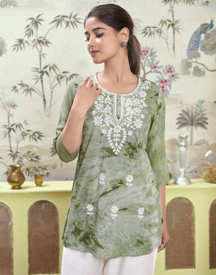 Skylee Women Chikan Embroidery, Embellished, Dyed/Ombre, Self Design Straight Kurta(Light Green, White)