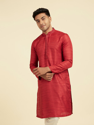 DIWAS by Manyavar Men Solid Straight Kurta(Red)