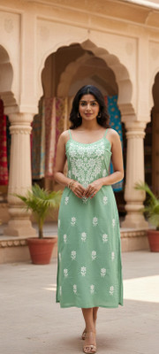MADIHA CHIKANKARI Women Chikan Embroidery Straight Kurta(Green)