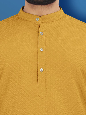 VeBNoR Men Solid Straight Kurta(Yellow)