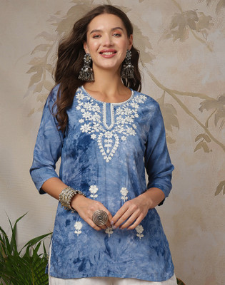 Skylee Women Chikan Embroidery, Embellished, Dyed/Ombre Straight Kurta(Dark Blue, White)