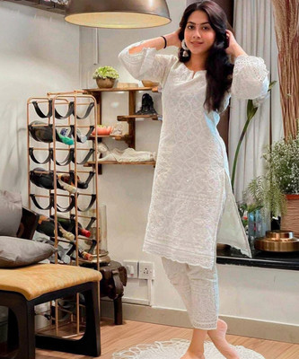 Hazuri Women Chikan Embroidery Straight Kurta(White)