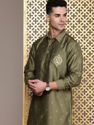 House of Pataudi Men Embellished Straight Kurta(Green)