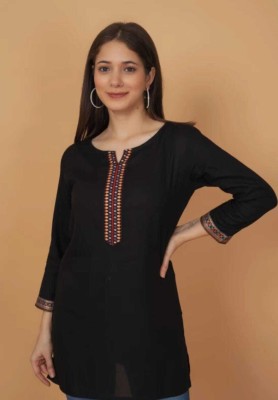 MAAJISA Women Solid Straight Kurta(Black)