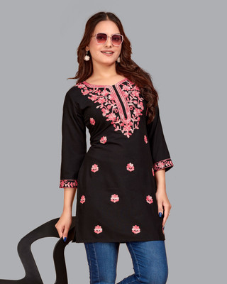 Kalasia Creation Women Embroidered Straight Kurta(Black, Pink)