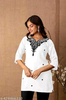 Lasafiya Women Embroidered Straight Kurta(White)