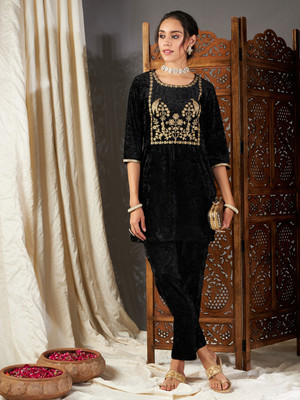 Shae by SASSAFRAS Women Embroidered Straight Kurta(Black)