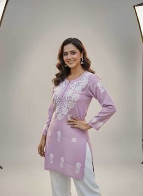 ChikanKari By Klothes Hub Women Floral Print Straight Kurta(Purple)