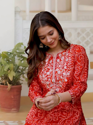 Wawlooks Women Floral Print, Printed, Embroidered Straight Kurta(Red)