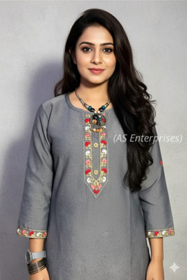 BAHRI STORE Women Embroidered, Solid Straight Kurta(Maroon)