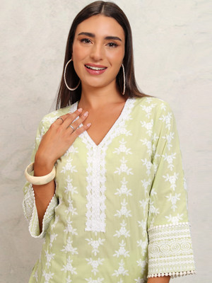 Vishudh Women Embroidered Straight Kurta(Green)