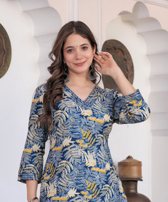 PRISCA Women Floral Print Straight Kurta(Grey)