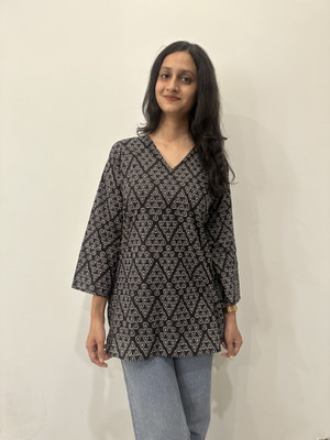 Anjali Fabrics Women Solid A-line Kurta(Black)