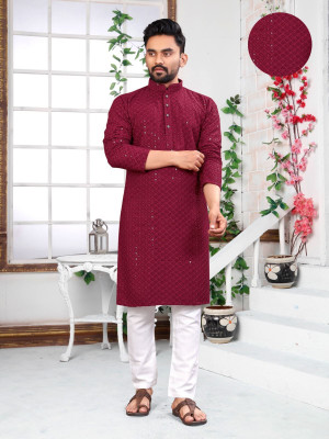 Wearbird Men Embellished Straight Kurta(Maroon)