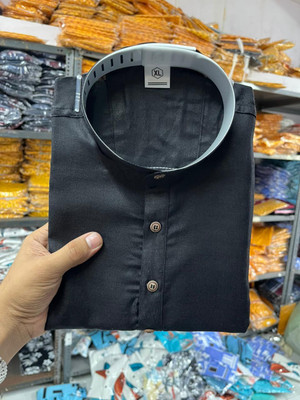 FRELURO Men Solid Straight Kurta(Black)