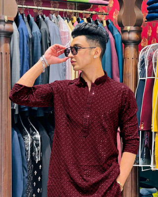 CHIRASVI Men Embroidered Straight Kurta(Maroon)