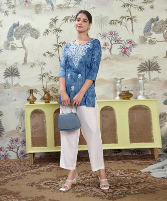 Skylee Women Chikan Embroidery, Embellished, Dyed/Ombre, Self Design Straight Kurta(Dark Blue, White)
