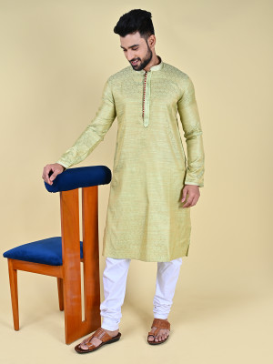 MANNYATA Men Embroidered A-line Kurta(Green)