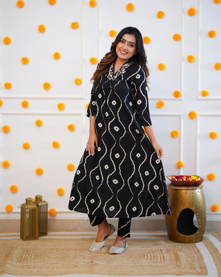Vrindaa Women Printed Flared Kurta(Black)