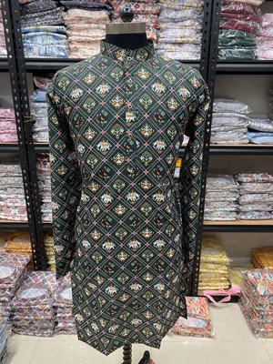Lazzly Men Printed Straight Kurta(Multicolor)