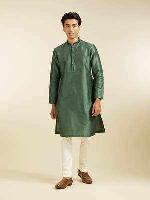 DIWAS by Manyavar Men Solid Straight Kurta(Green)