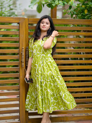 VCJ CREATION Women Floral Print Flared Kurta(Green)