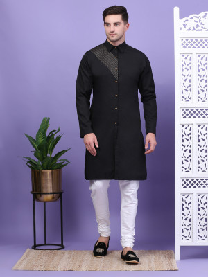 QISHTAR Men Solid Straight Kurta(Black)
