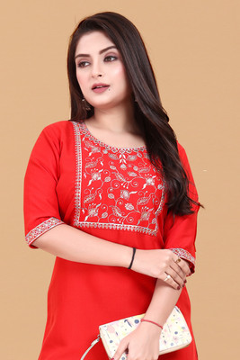 RIDDHI COLLECTION MALL Women Embroidered A-line Kurta(Red)