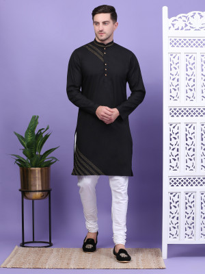 QISHTAR Men Embellished A-line Kurta(Black)