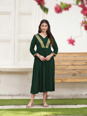 SHE AND HE Women Solid Anarkali Kurta(Green)