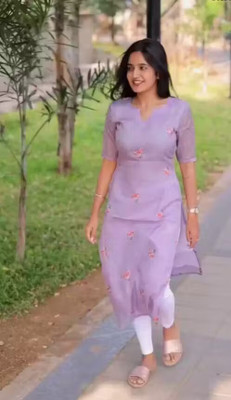 Zarina Women Floral Print Straight Kurta(Purple)