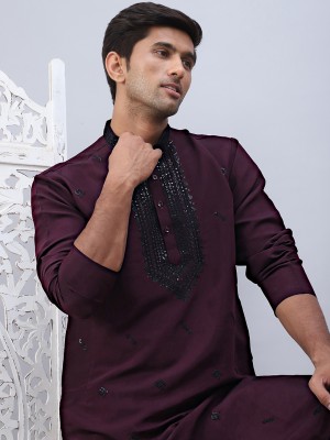 Jompers Men Embroidered Straight Kurta(Maroon)