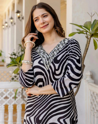 Surhi Women Printed Straight Kurta(White)