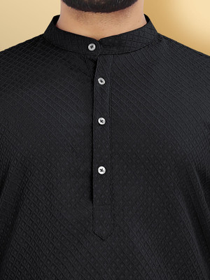 VeBNoR Men Solid Straight Kurta(Black)