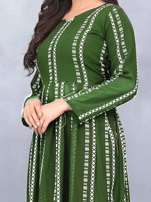 dealbazaars Women Embroidered Pakistani Kurta(Green)