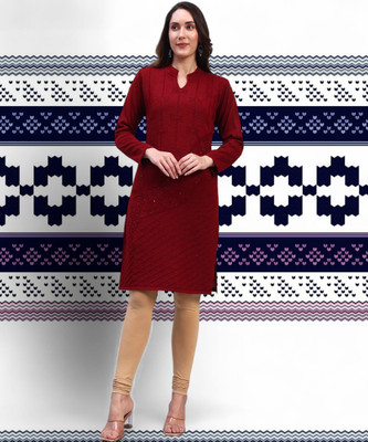 DUCOHIVE Women Self Design Straight Kurta(Maroon)