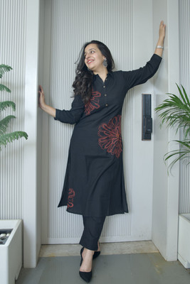 DAARZI Women Embroidered, Floral Print Straight Kurta(Black)