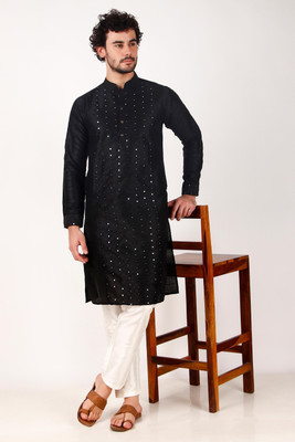 Svatantra Men Embellished Straight Kurta(Black)
