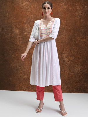 Vishudh Women Embroidered Straight Kurta(White)