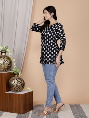 NEXTWEAR Women Striped A-line Kurta(Black, White)