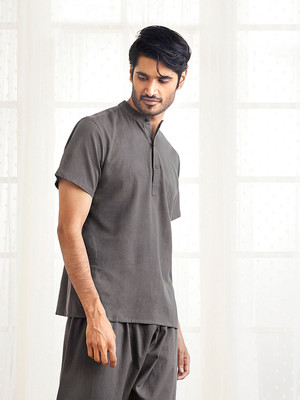 VASTRAMAY Men Solid Straight Kurta(Grey)