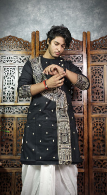 TapasBiswas Men Printed A-line Kurta(Black)