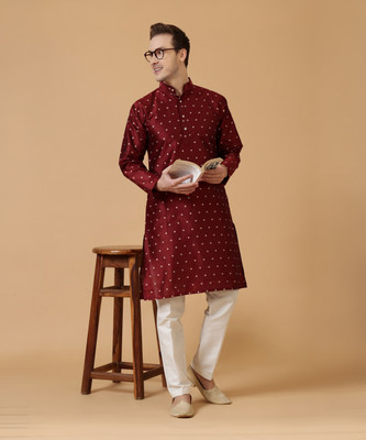 NIVATEX Men Embroidered Straight Kurta(Maroon)