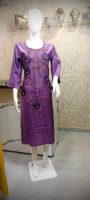 hos Women Embroidered, Woven Design, Floral Print Straight Kurta(Purple)