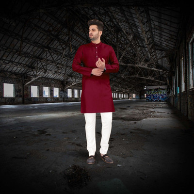 EIRLYS EMPIRE Men Solid Straight Kurta(Maroon)